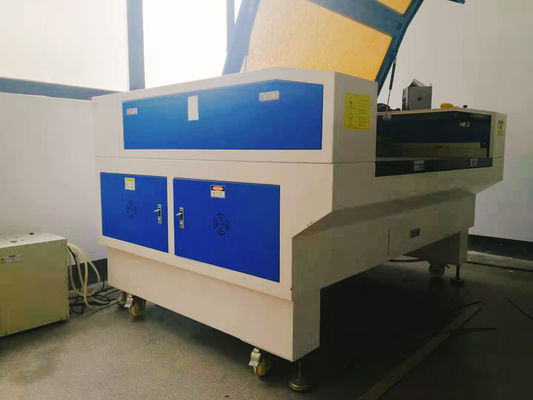 1000-26000mm/min Schneidgeschwindigkeit CO2 Lasergravurmaschine mit Superior und Service