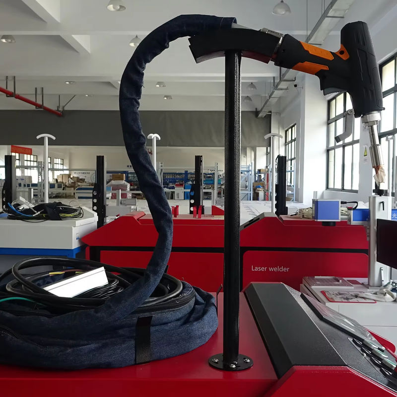 Wassergekühlte Handlaserschweißmaschine 1000W 1500W 2000W 3000W für Schneiddicke 1-6mm